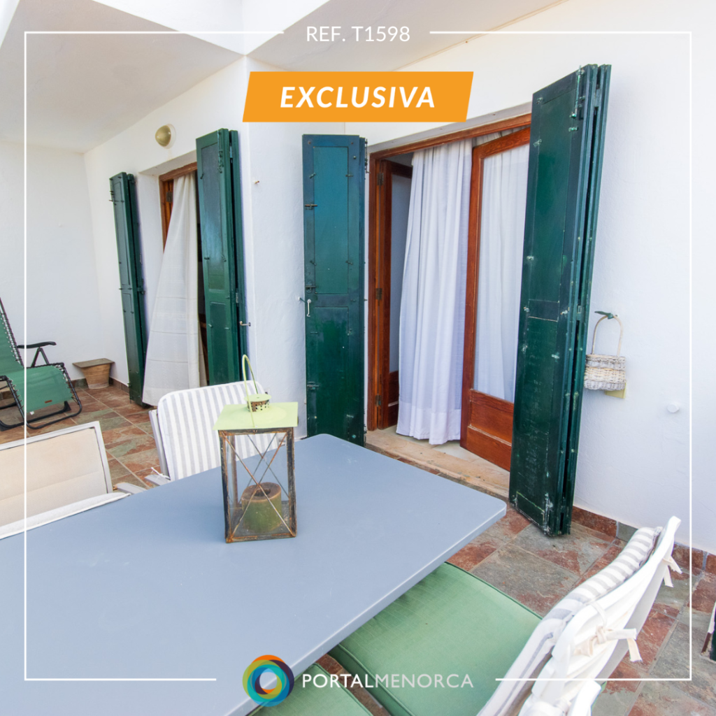 T1598 -  apartamento con terraza y patio en la urbanización de Punta Grossa junto a Arenal d'en Castell. 