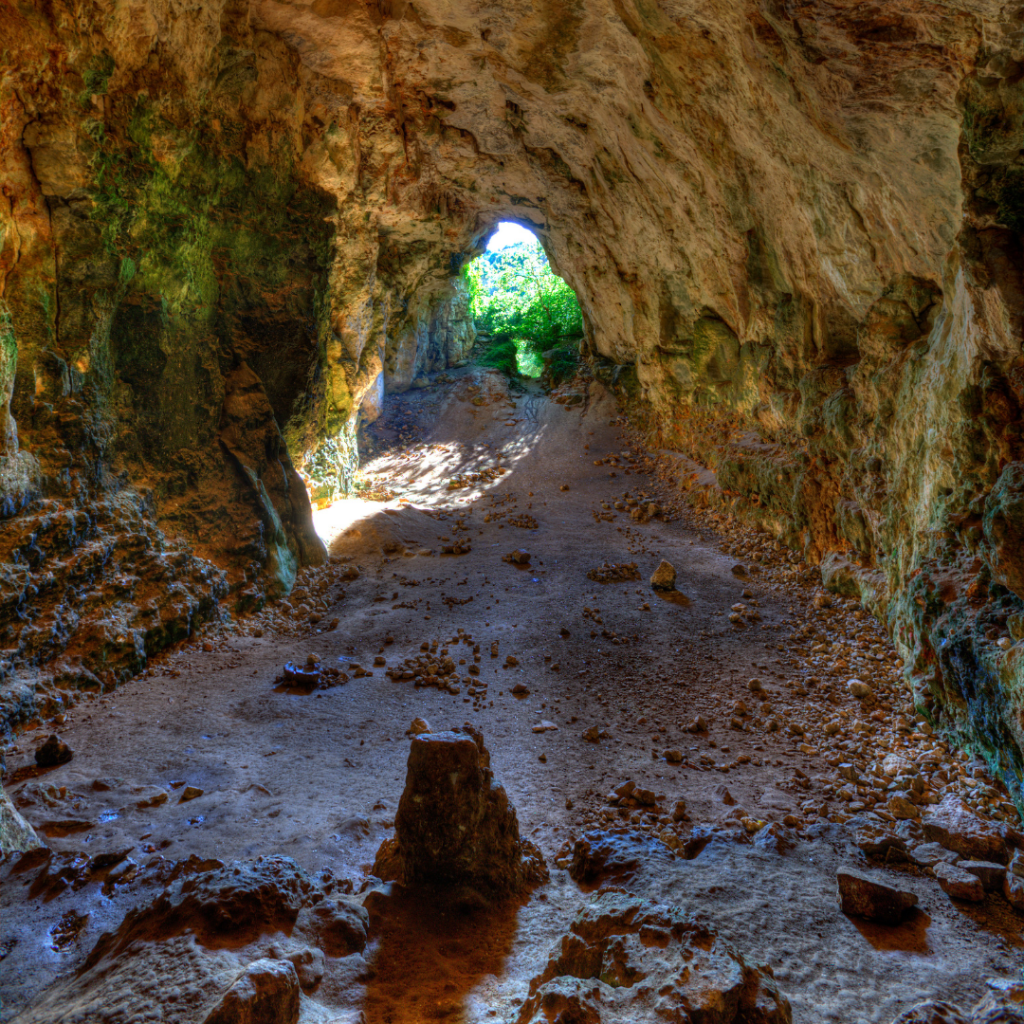 Découvrir la Magie de Minorque: Grottes et  Cavernes  