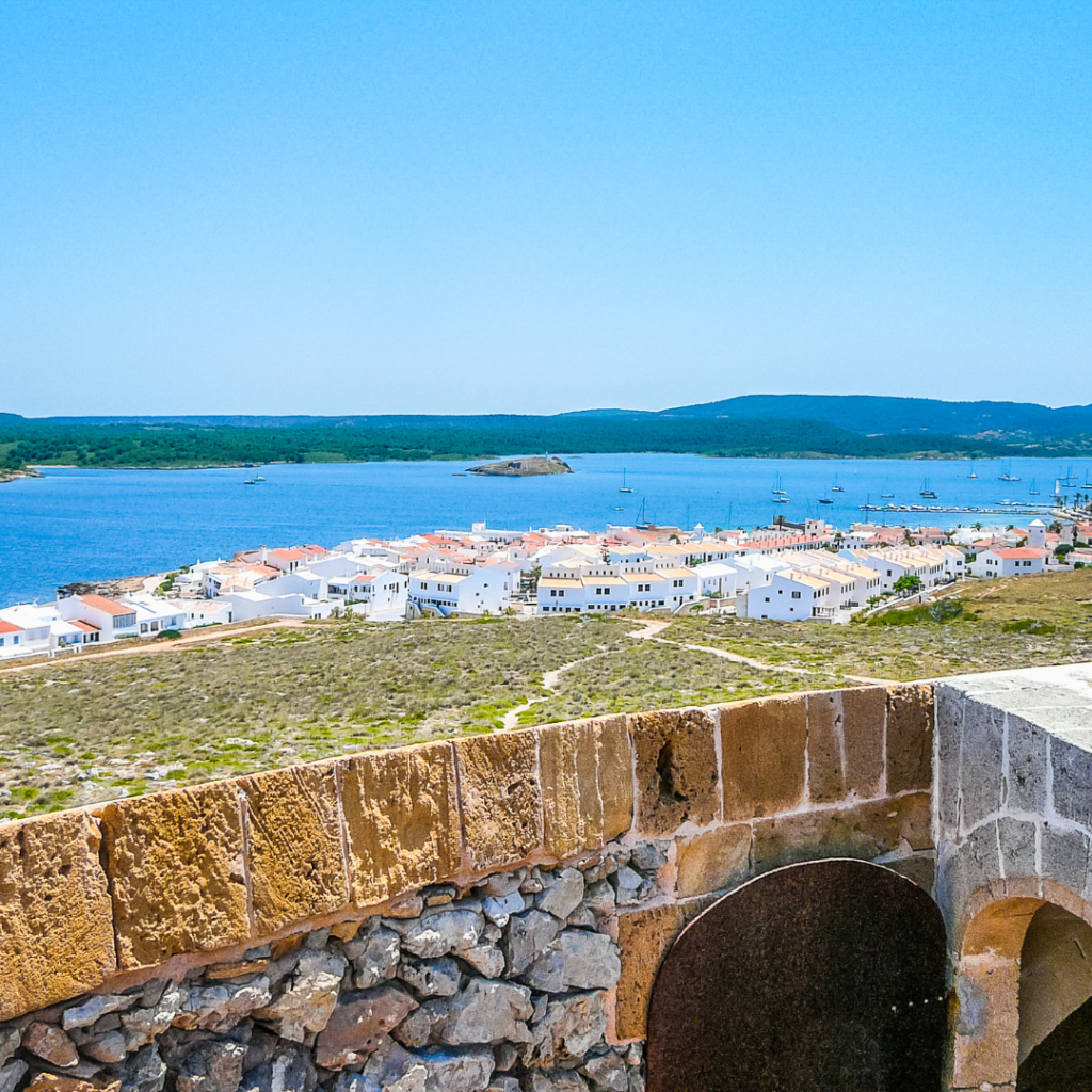 Fornells in Es Mercadal: Elegance on the North Coast